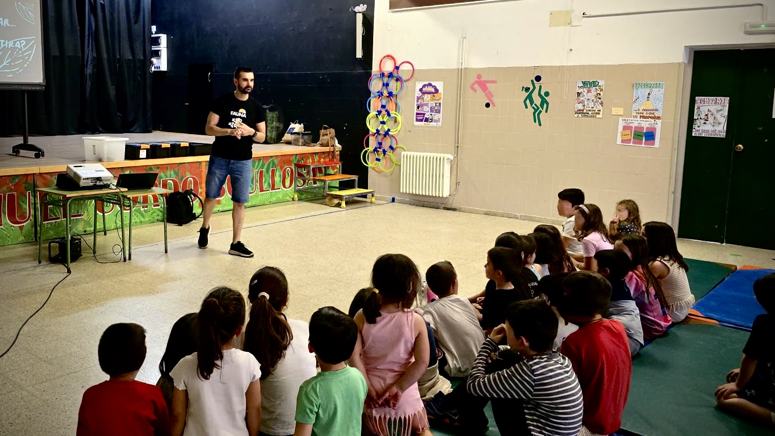Actividad para infantil en un taller de reptiles con observación guiada